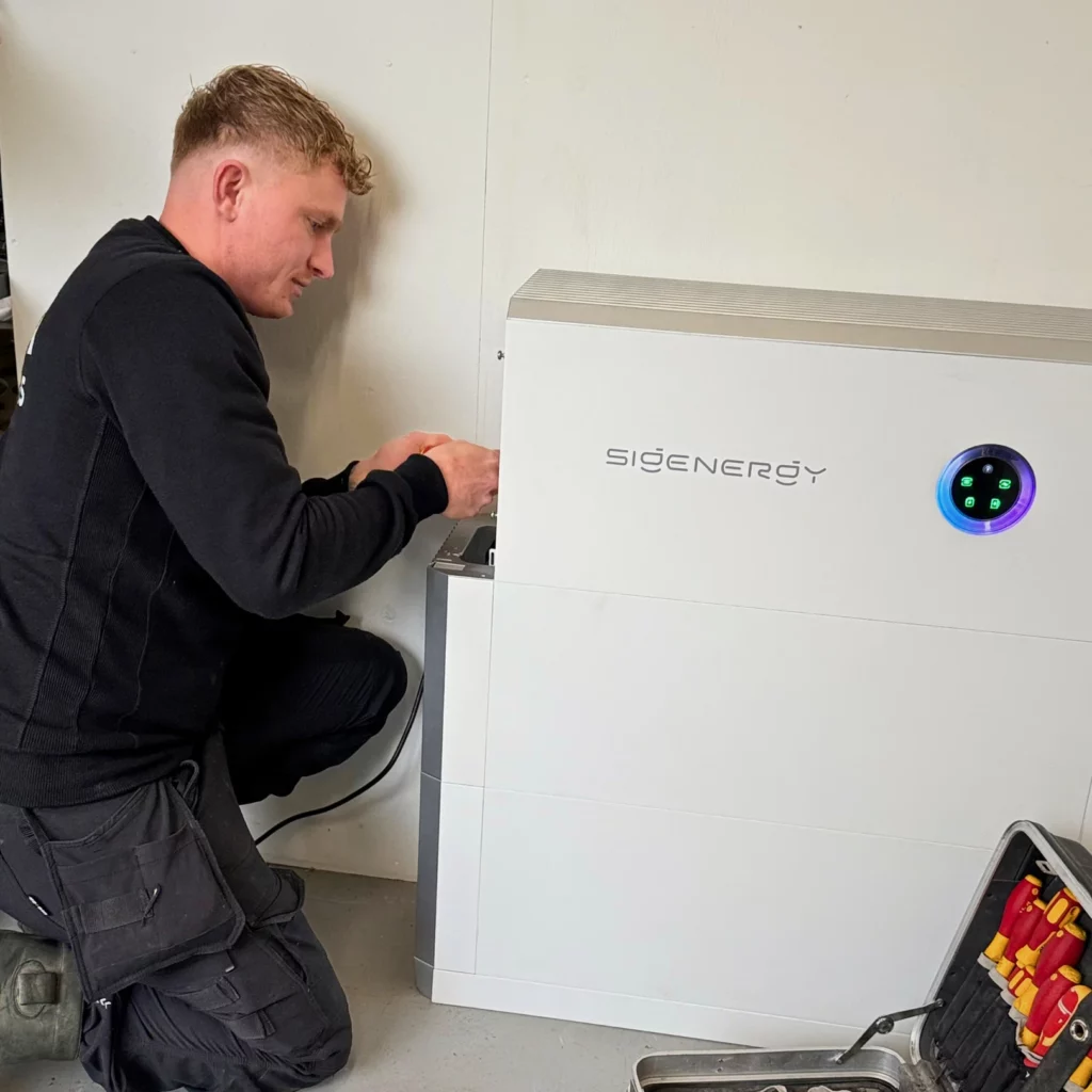 Kevin installeert een thuisbatterij